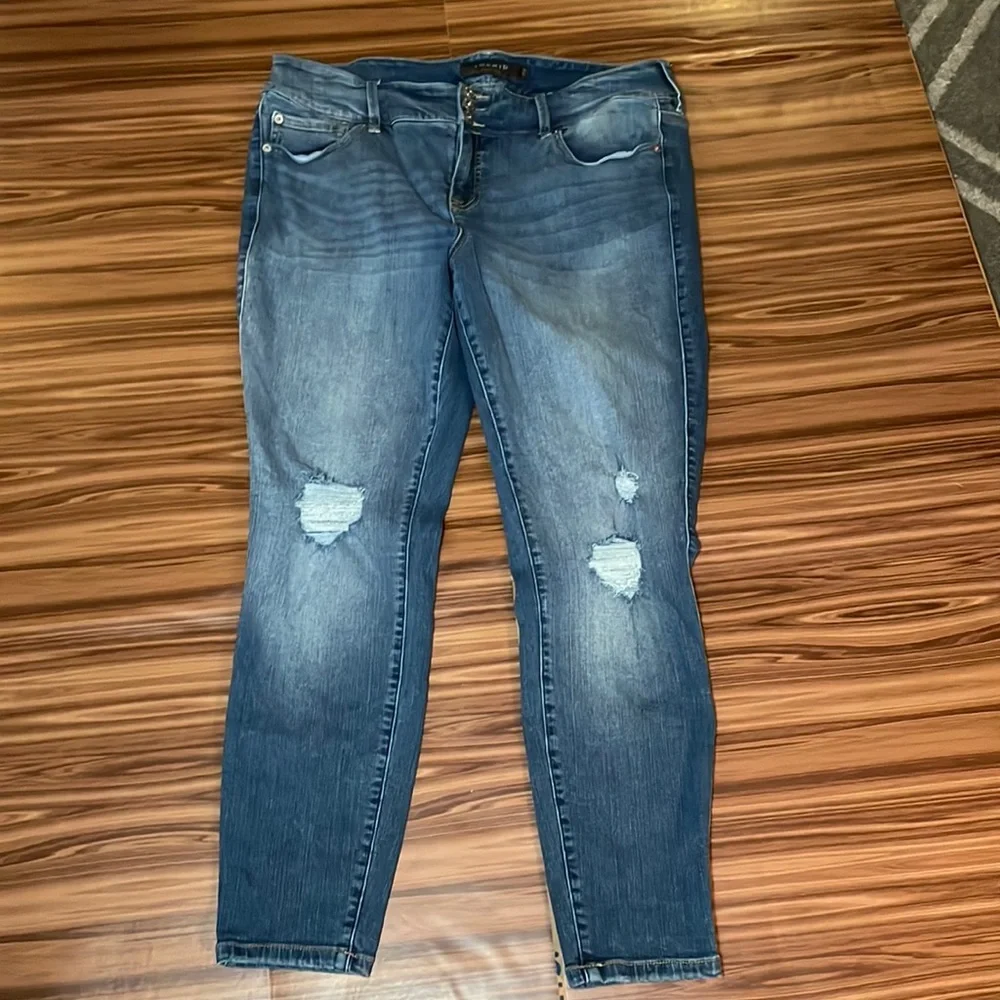 Torrid Distressed Jeans Size 18R - Picture 1 of 9